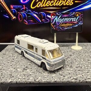 Vintage 1990 Road Champs Winnebago Chieftain Die-cast Motorhome RV White 1:64